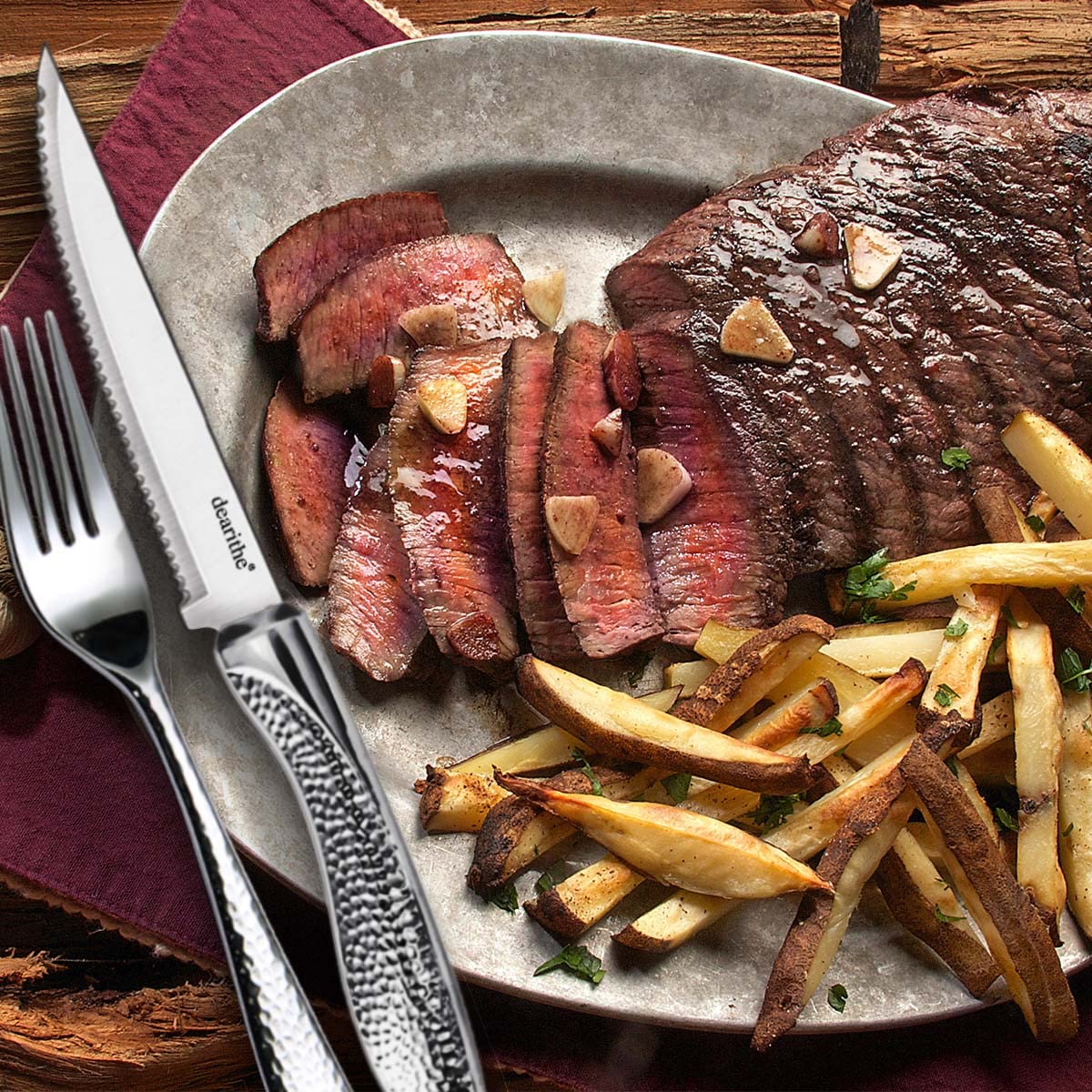 dearithe hammered handle complements flatware with a sturdy feel.