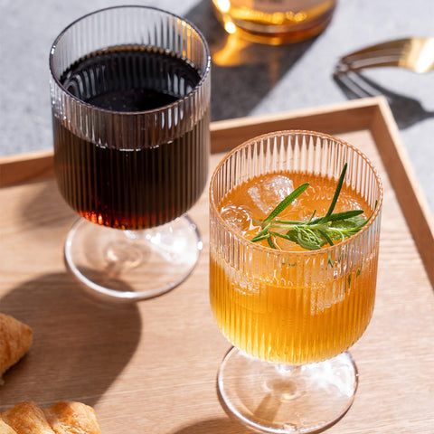 DEAYOU gift-ready wine glass set for housewarmings or parties.