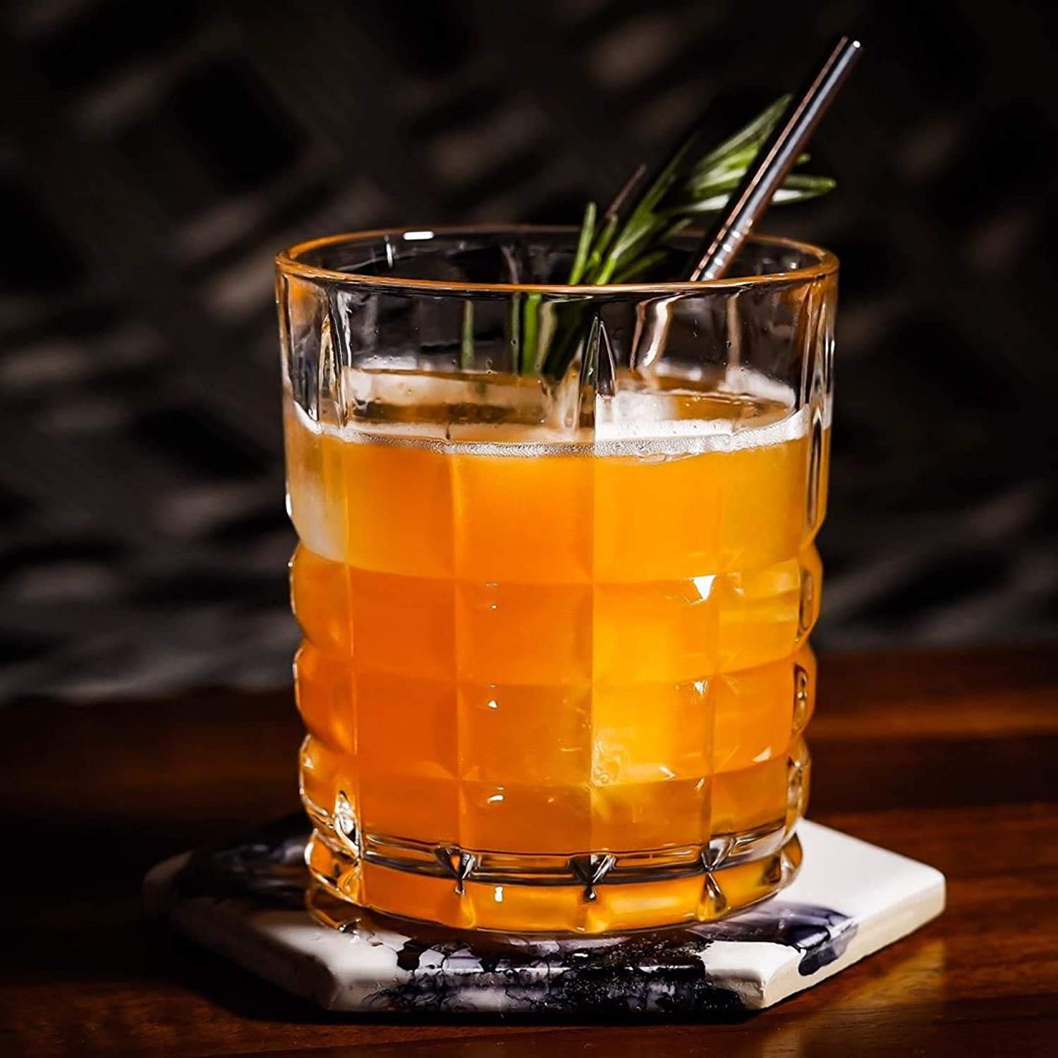 DeeCoo whiskey bar tumbler clear glass, versatile vessel for bourbon, rye, or cocktails.