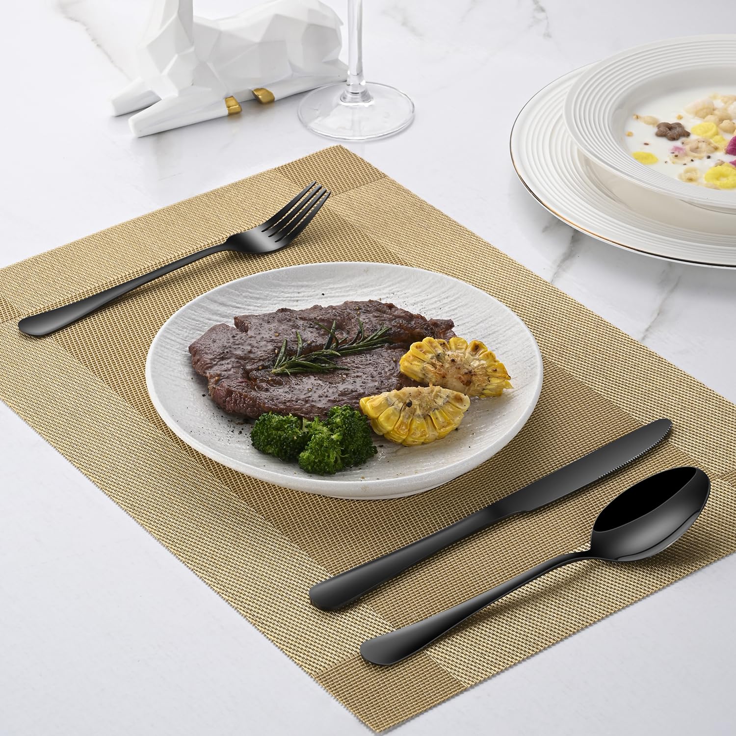 Dehov 16-piece set fits weddings, parties, and family dinners with coordinated elegance.