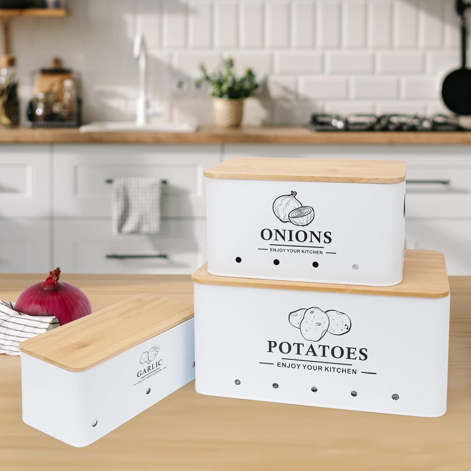 Dekosilave ergonomic side handles make transporting the containers easy.