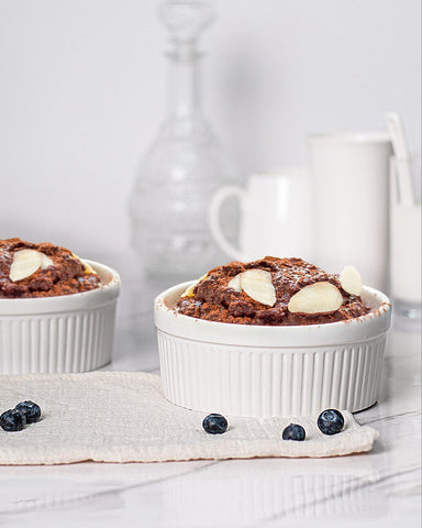 DELLING oven-safe ramekin withstands high temperatures for quick reheats and desserts.