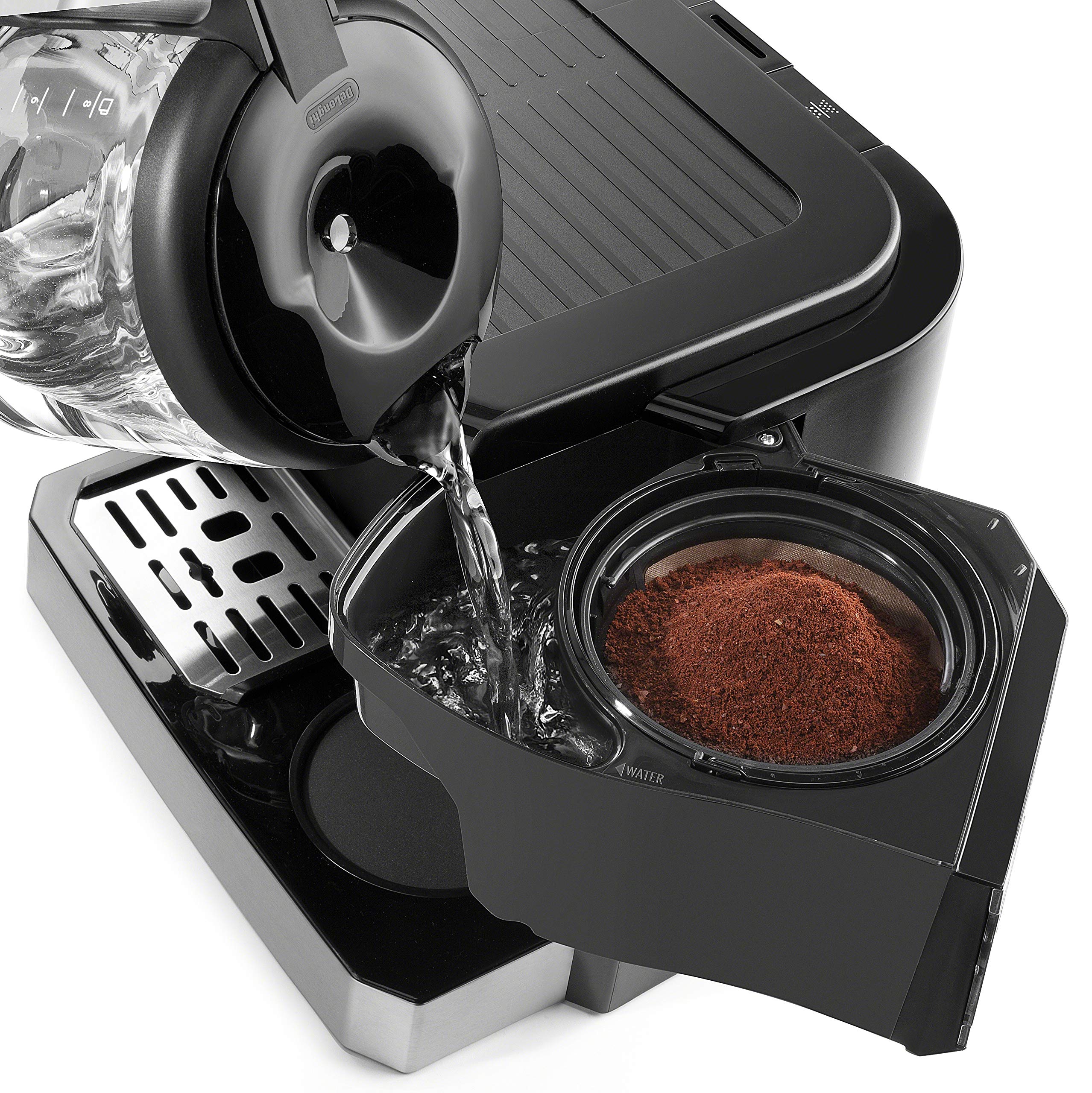 De'Longhi COM532M two-in-one portafilter supports pods and grounds.