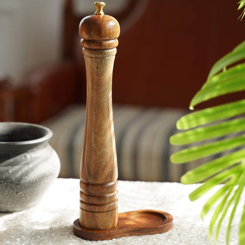 DeroTeno spice bottle holder keeps counters organized and tidy