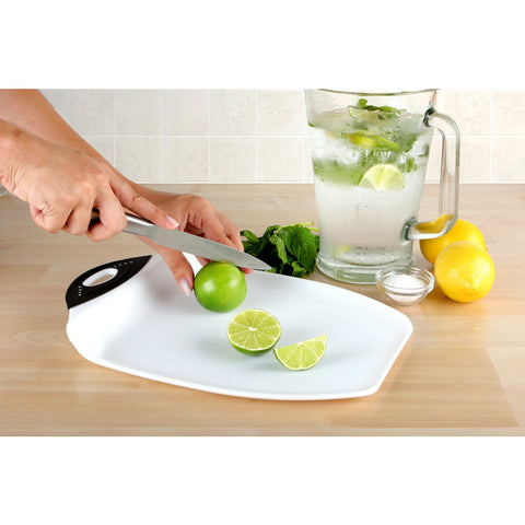 Dexas Chop & Scoop board showing curved edges designed to guide chopped ingredients.
