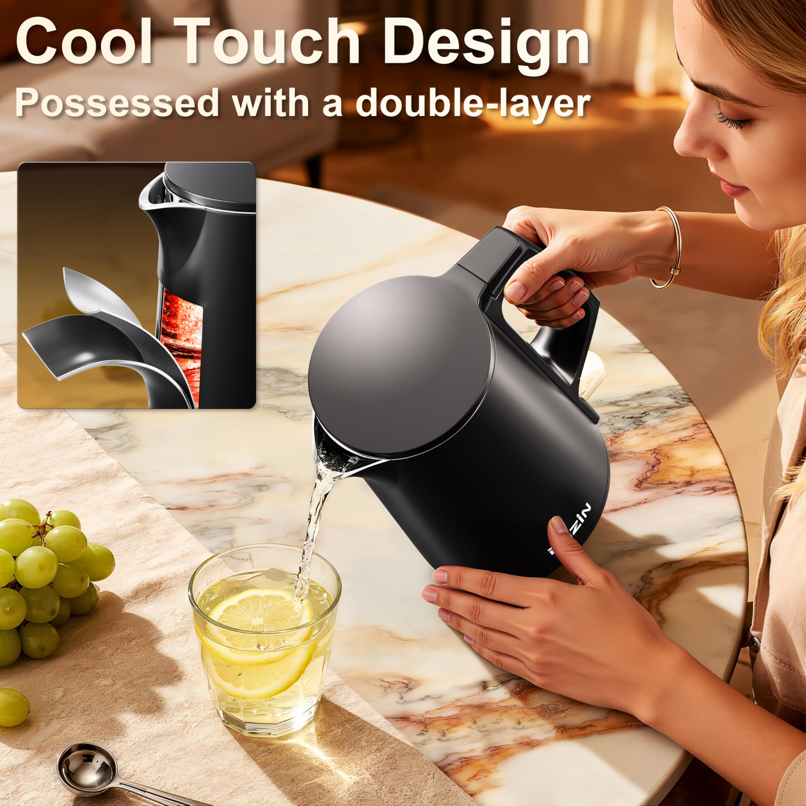 DEZIN anti-splash lid design aids safe filling and reduces spills.
