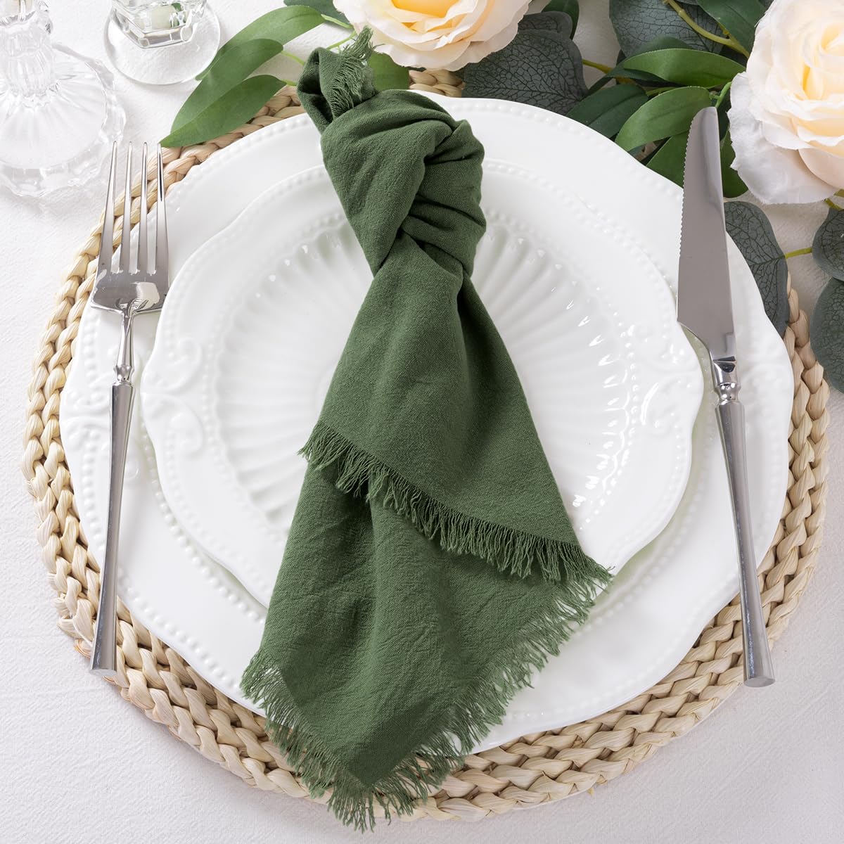 DeZerlor easy-care napkins simplify table upkeep and reuse.