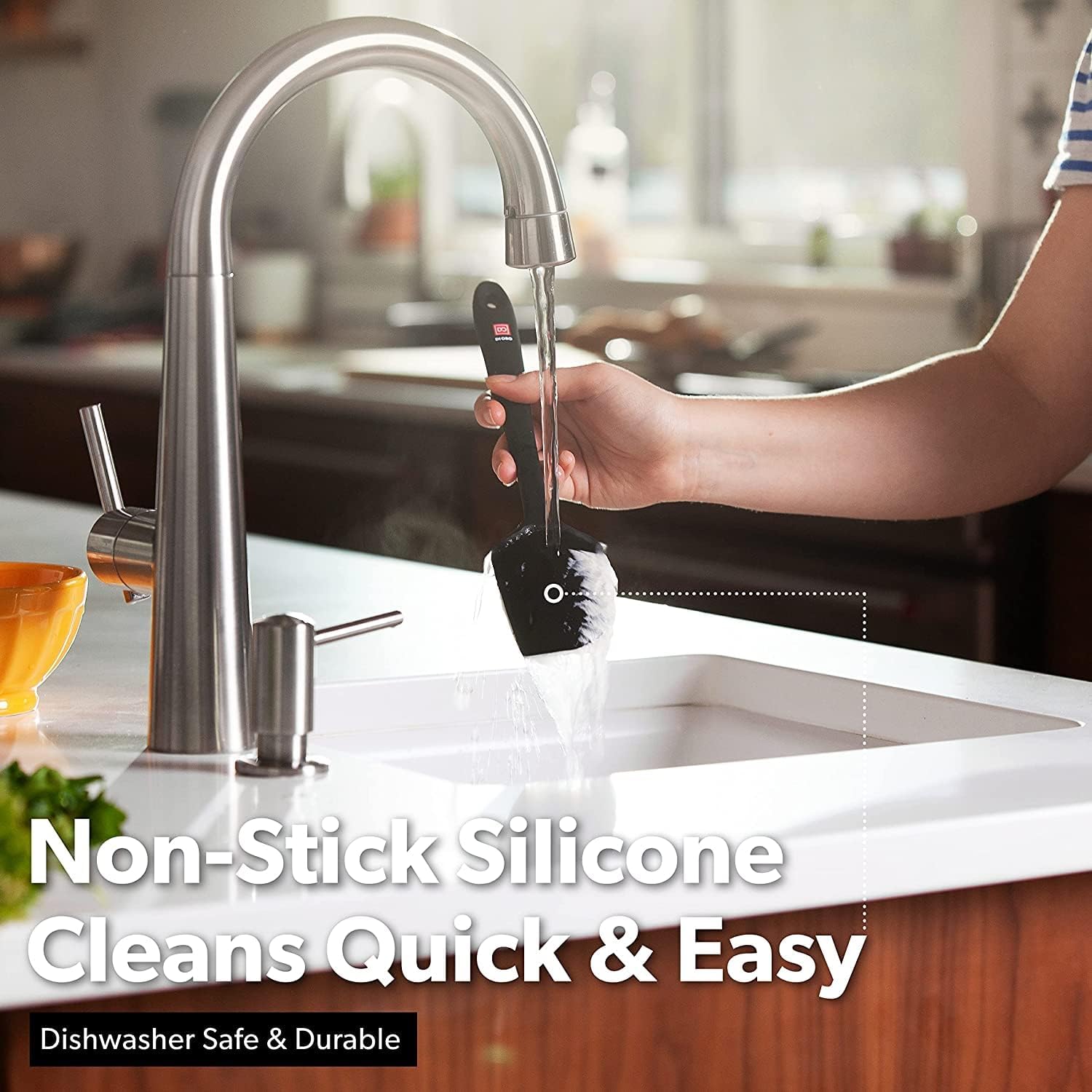 DI ORO Living versatile spatula for scraping, mixing, and folding batters.