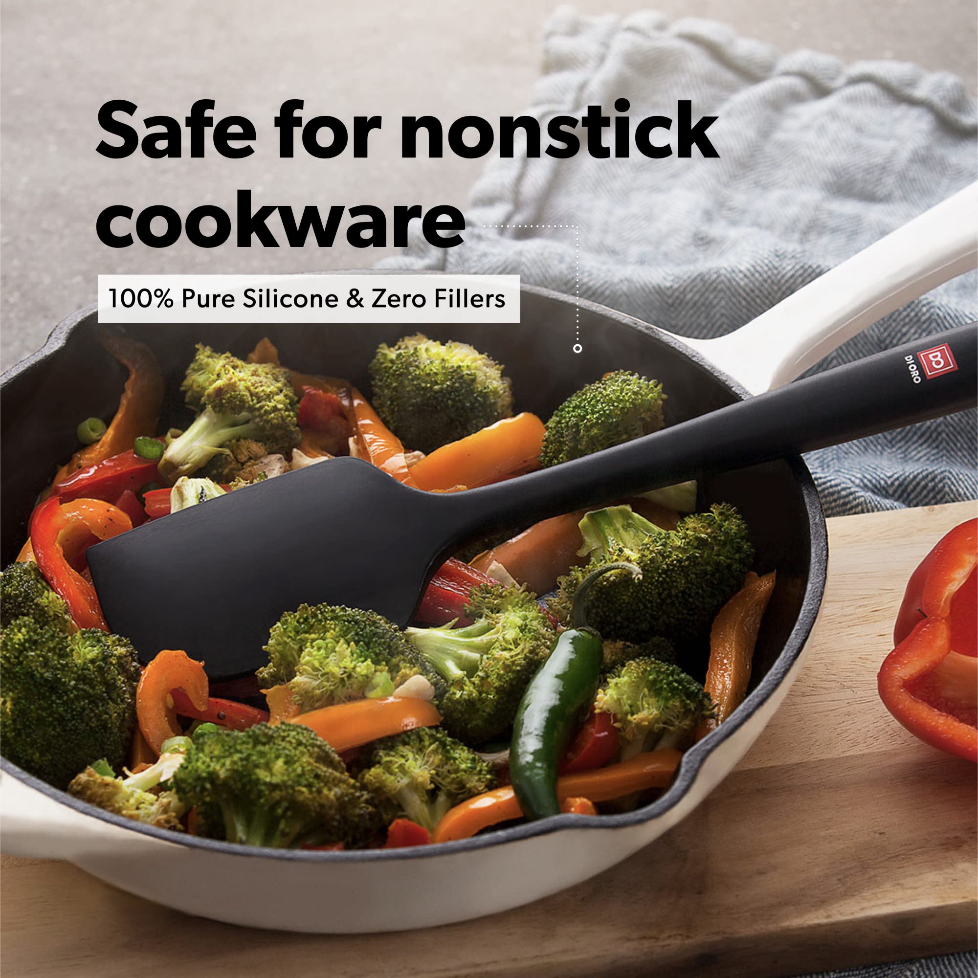 di Oro Living Seamless Pro XL spoonula in hand during meal prep