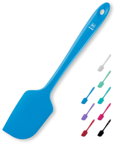 DI ORO silicone spatula in blue shows heat resistance for hot liquids and sauces.