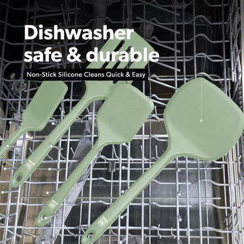 DI ORO ergonomic handles offer control for delicate flips.