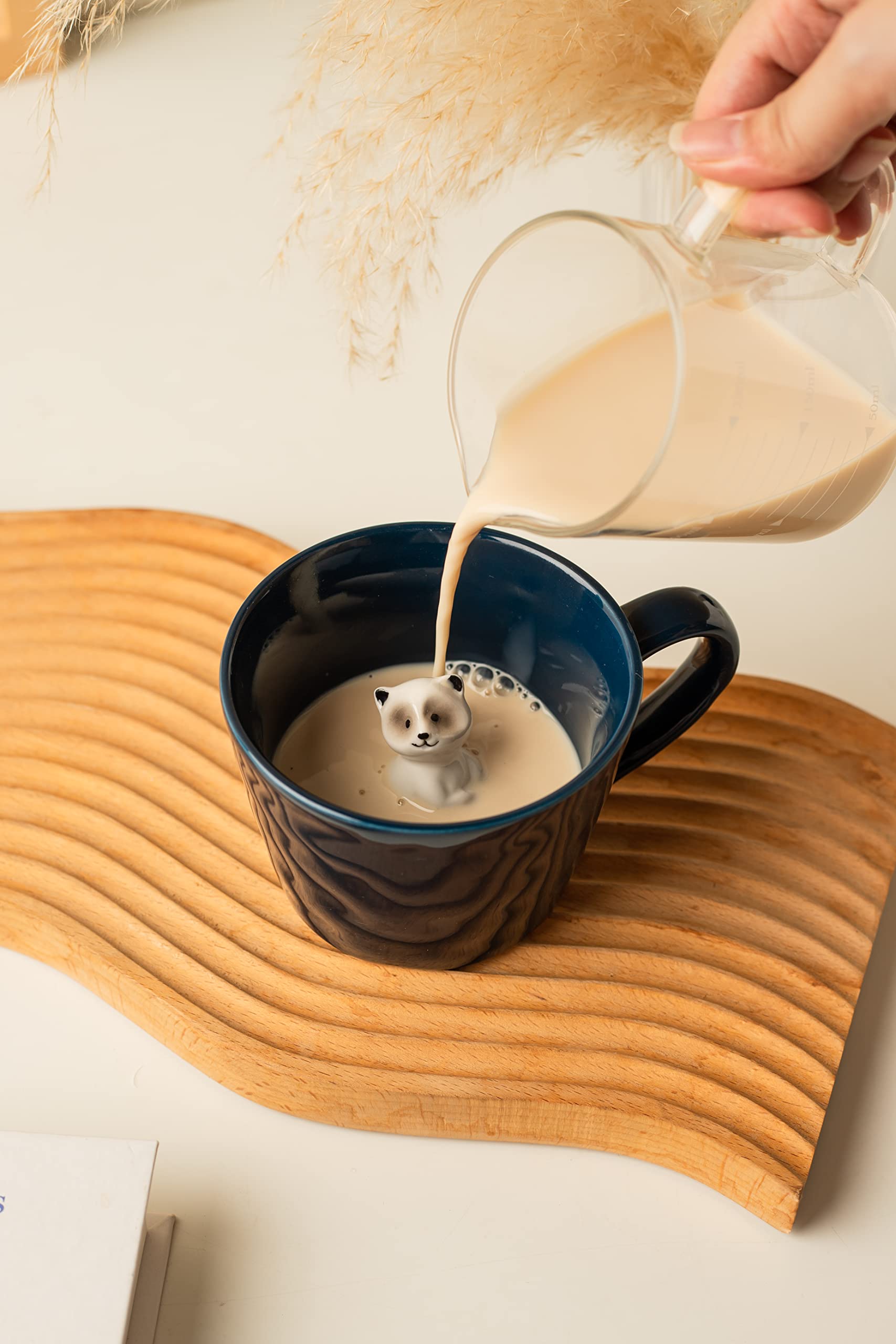 DIHOclub Racoon mug microwave and dishwasher safe for easy care.