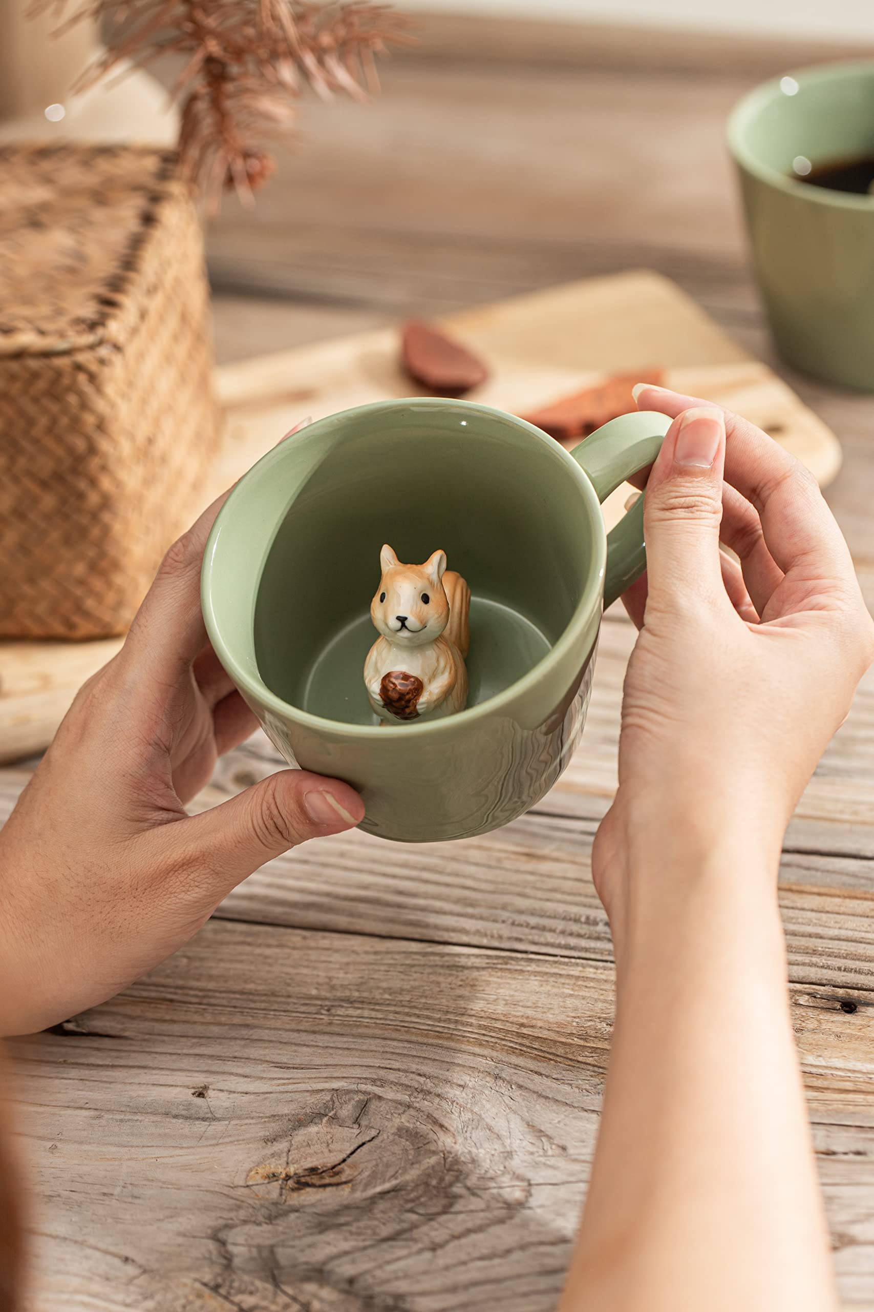 DIHOclub Squirrel mug’s hand-painted finish adds texture and charm