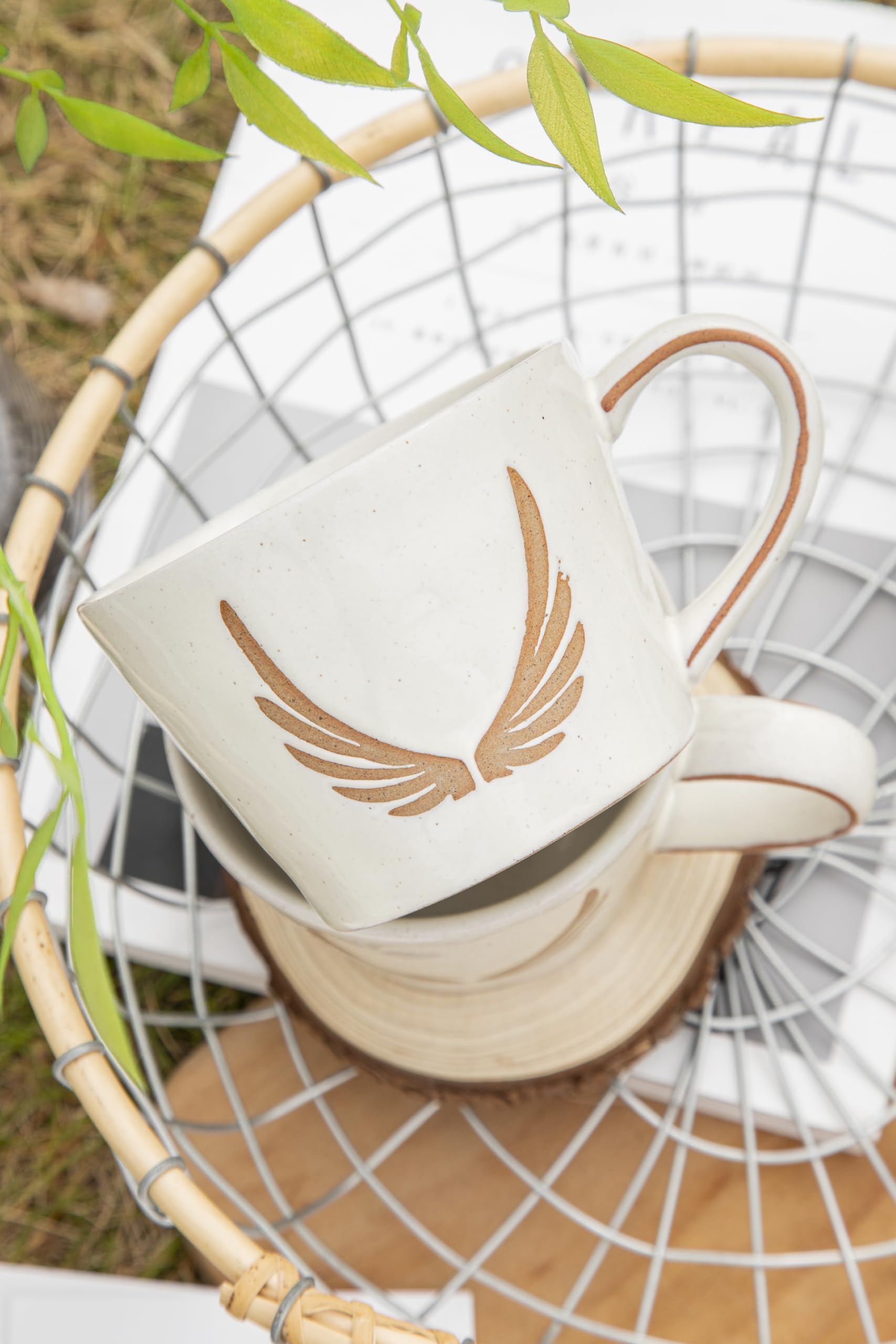 DIHOclub clay-textured handle detail enhances grip and tactile appeal.
