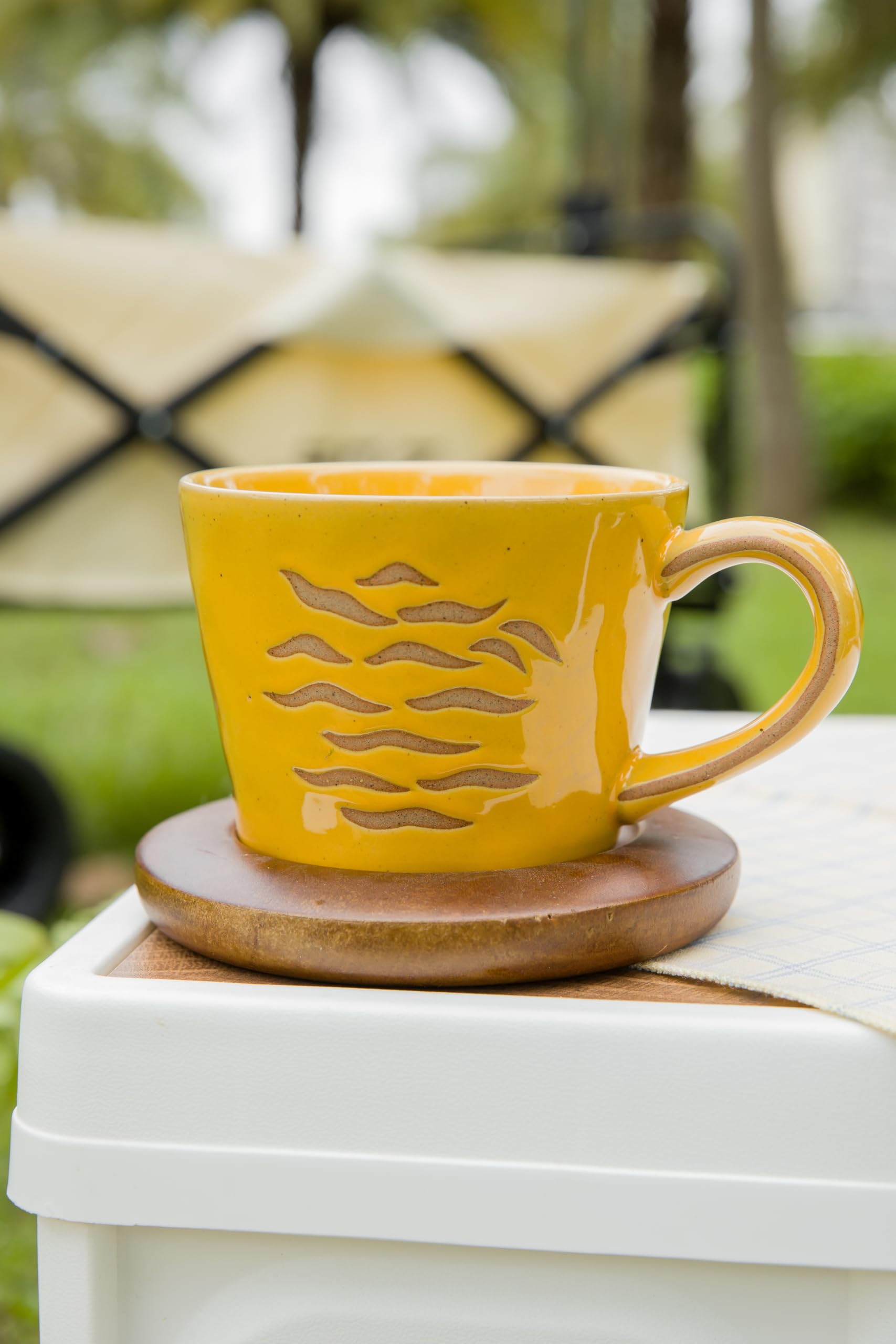 DIHOclub Brown Tiger Mug pairs well with coffee and tea.