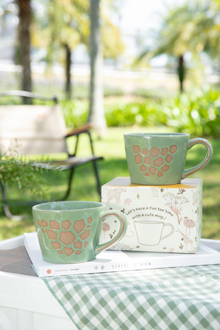 Family-friendly DIHOclub giraffe mug adds playful vibe to gatherings