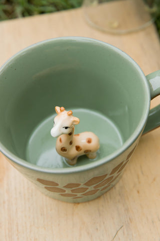 Close-up of hand-painted 3D giraffe details on the DIHOclub mug