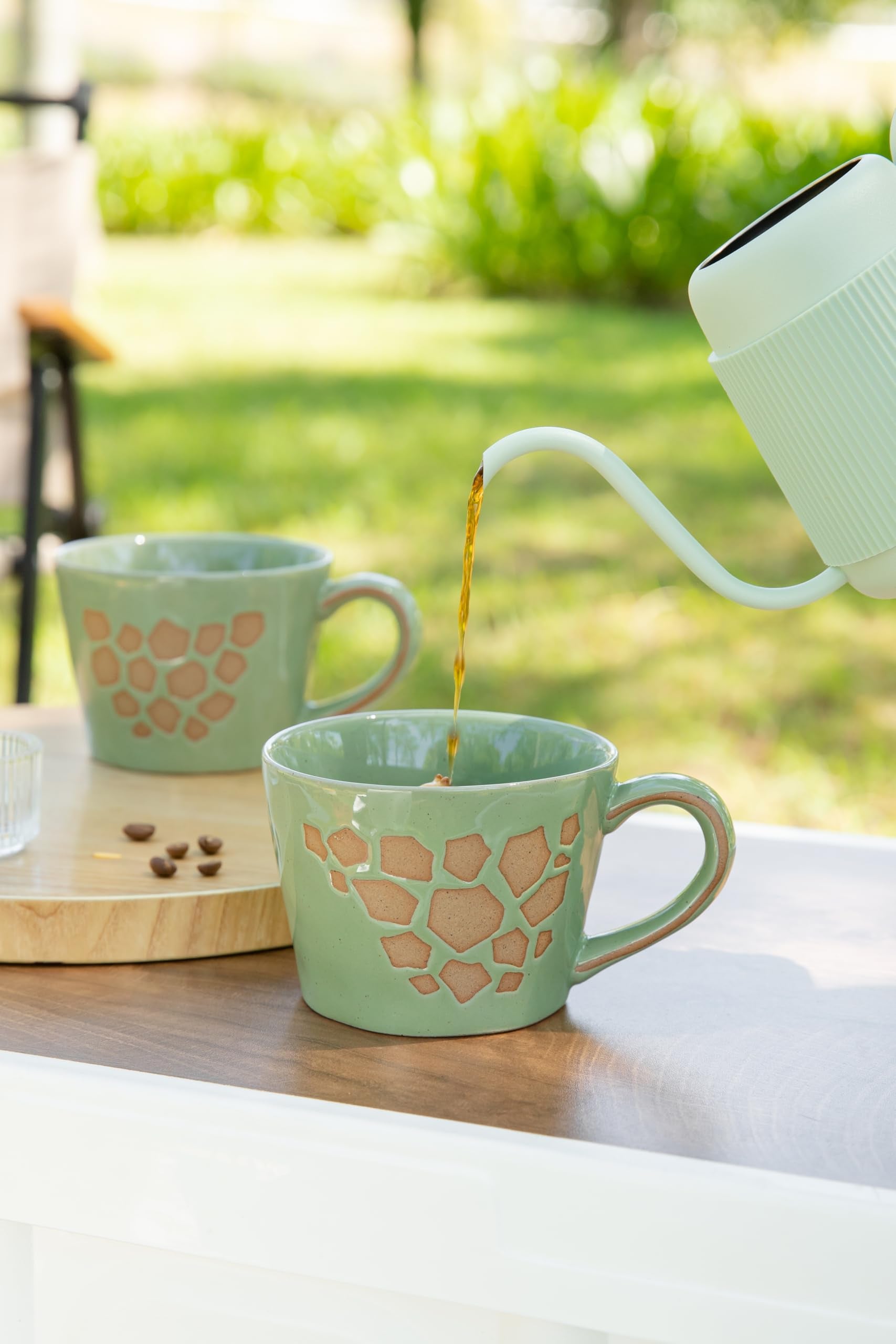 DIHOclub giraffe mug paired with milk tea for cozy rituals