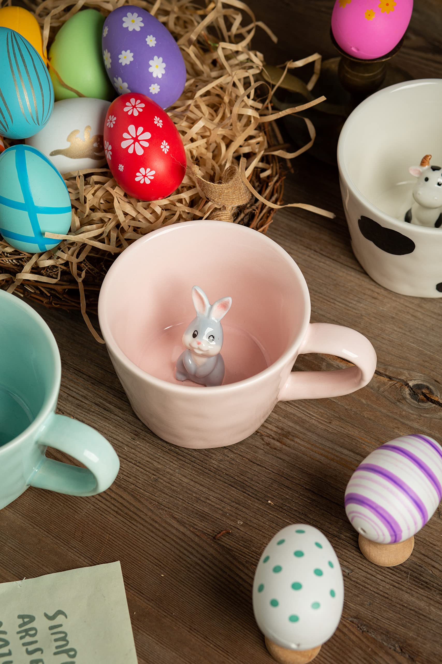 DIHOclub rabbit mug with hand-painted details, adds charm to tea time.