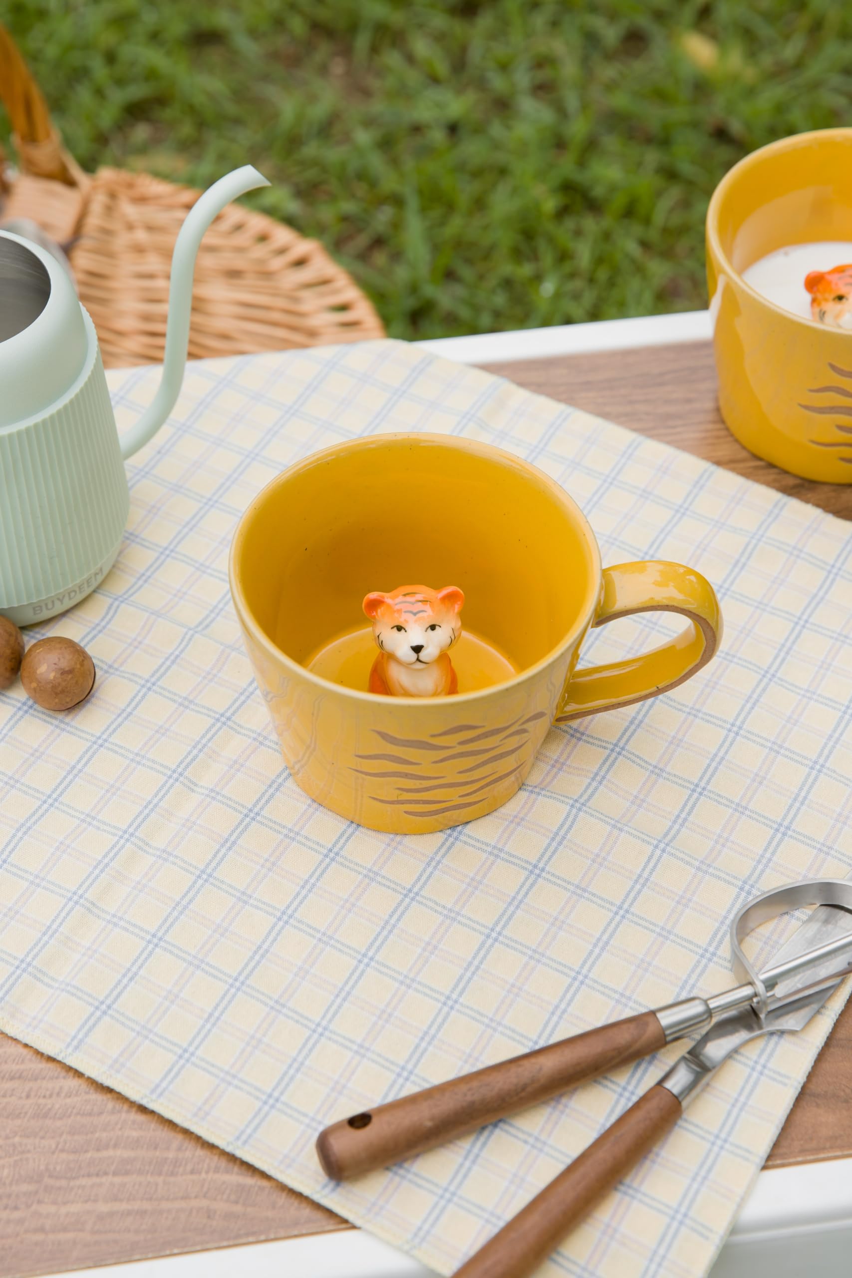 DIHOclub Tiger Cup Hand-Painted mug adds warmth and character to tea time.