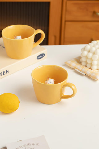 DIHOclub Yellow cat mug shown as a gift-ready option for animal lovers