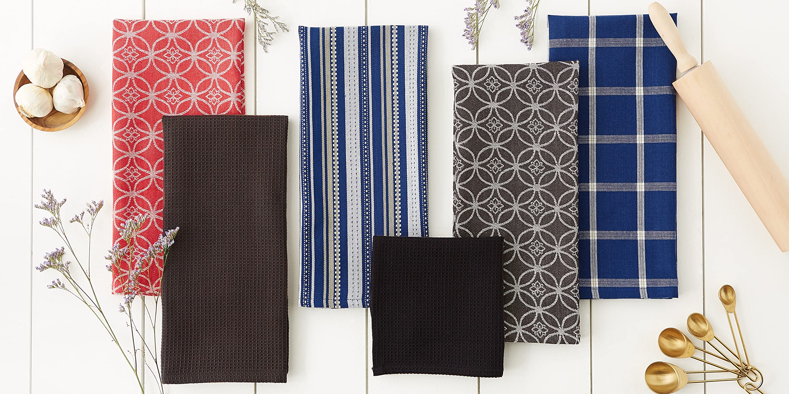 DII towels displayed on counter illustrate quick-dry performance in busy kitchens.