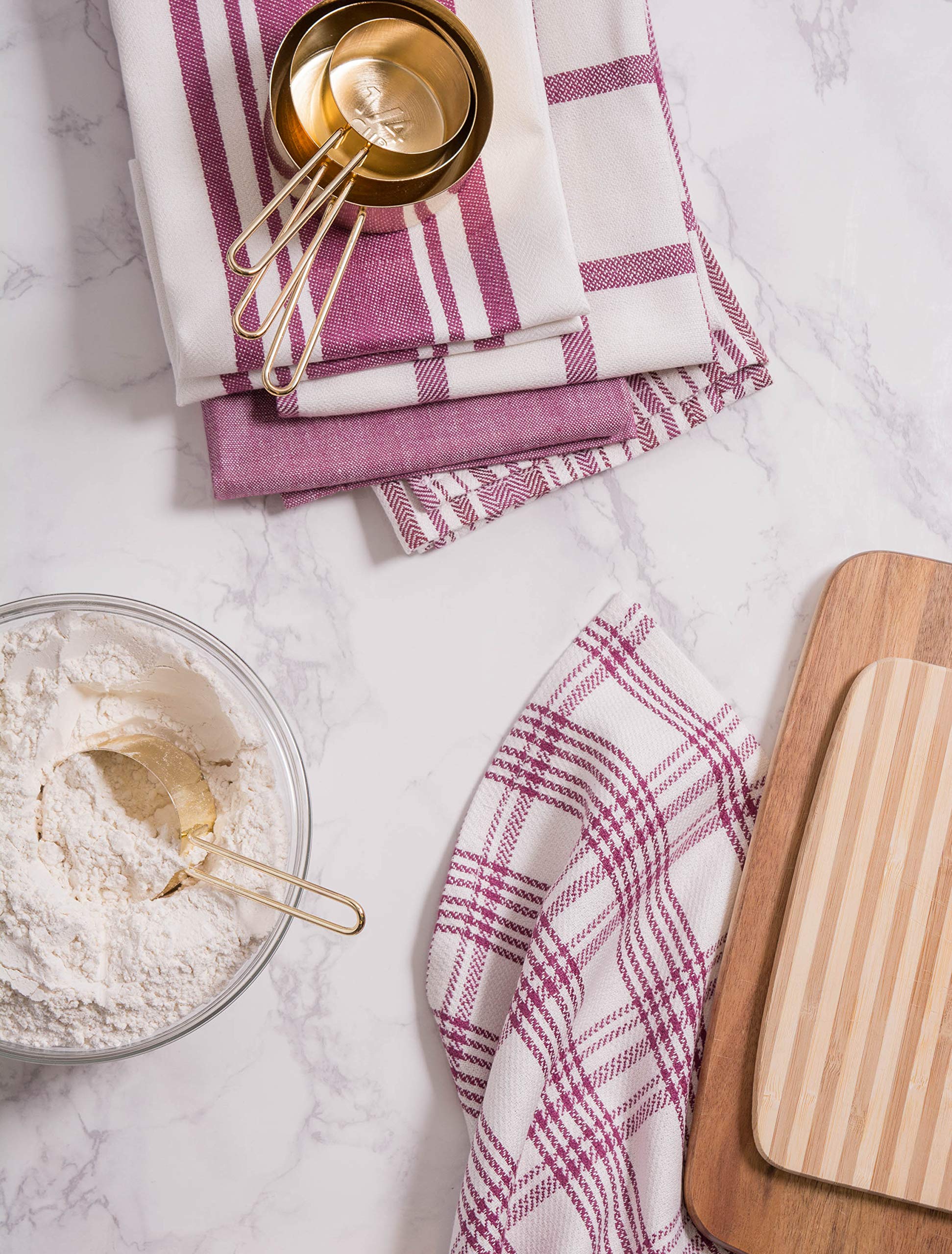 DII towels dry quickly and resist lint during use.