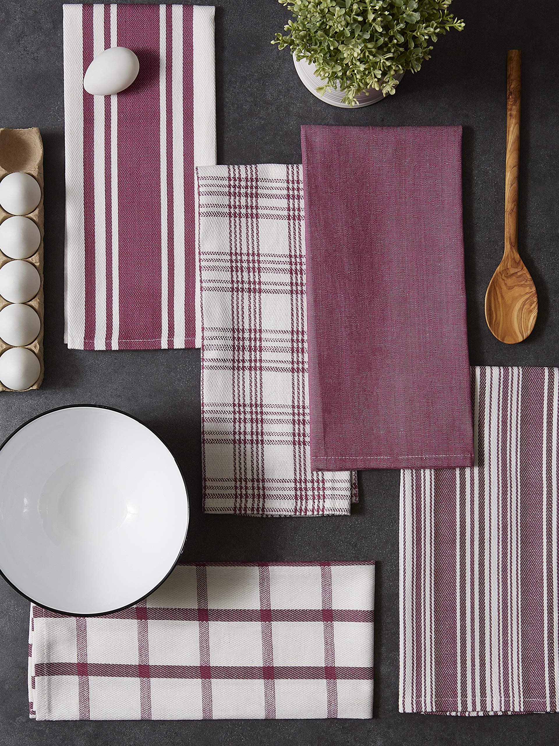 DII five-towel set offers versatile kitchen essential.