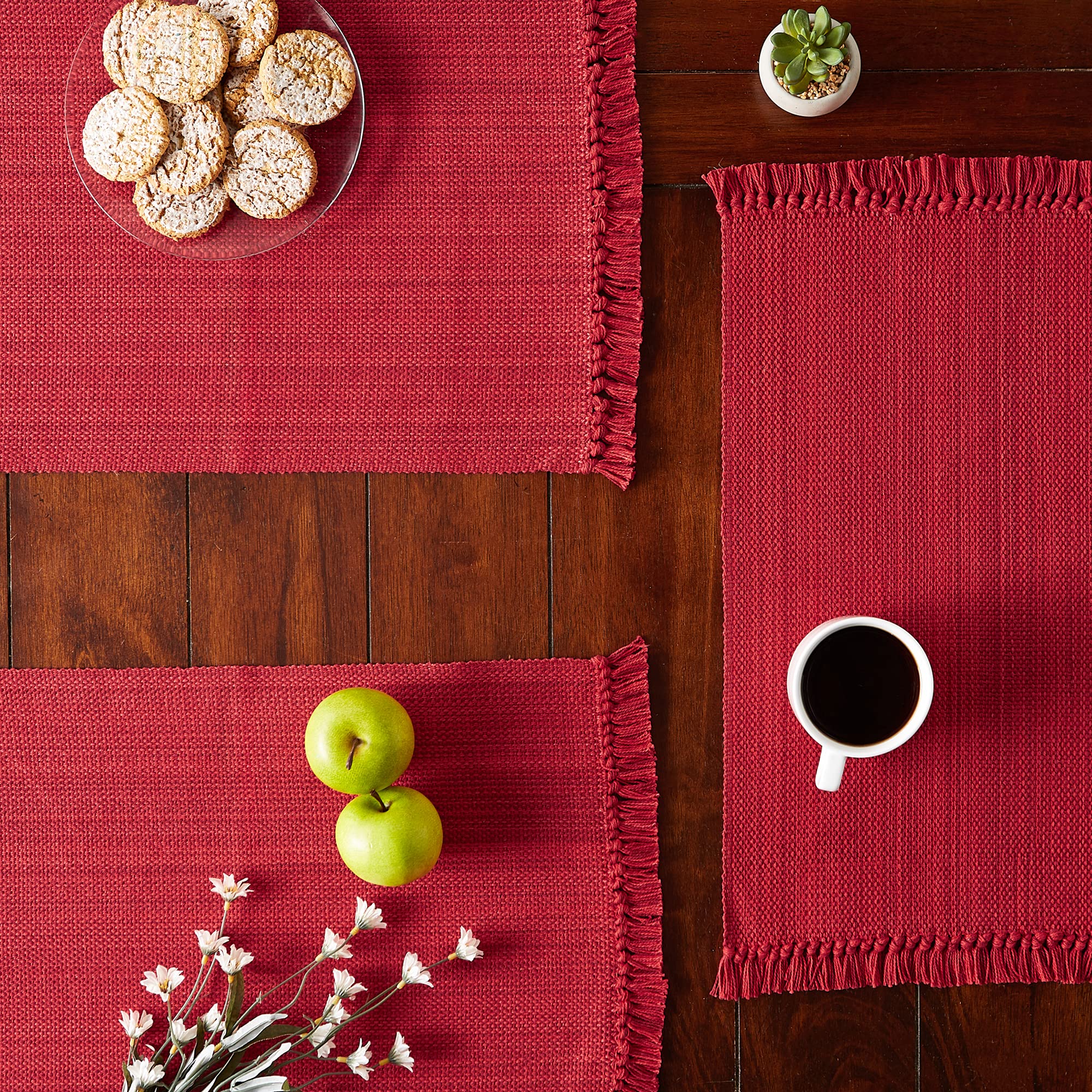 DII variegated placemat texture weave adds depth to dining table