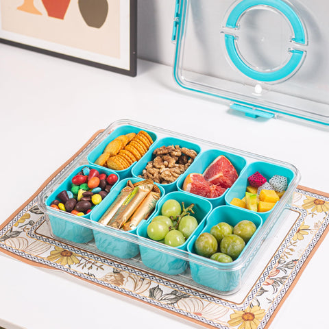 Dingerjar Snackle Box compact design enables easy transport of snacks.