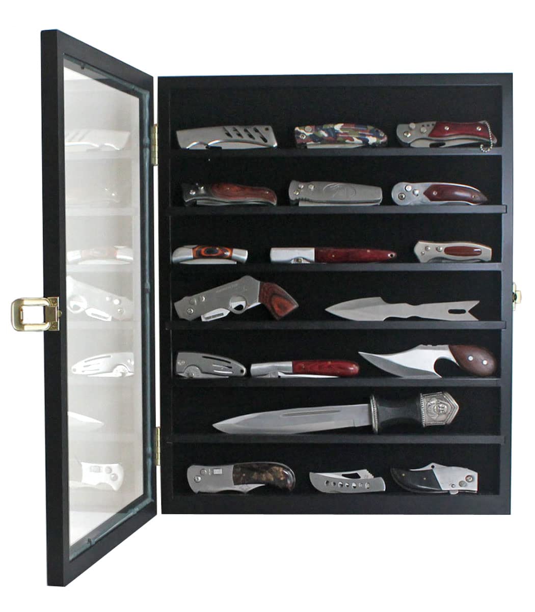 DisplayGifts velvet-lined interior protects blades while on display.