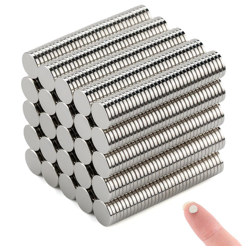 DIYMAG rare-earth magnets 5x1mm close-up demonstrating high strength for DIY projects