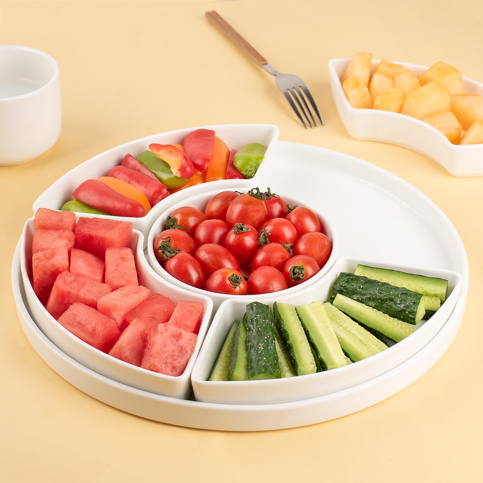 Dizada bottom tray can be used on its own for versatile serving.