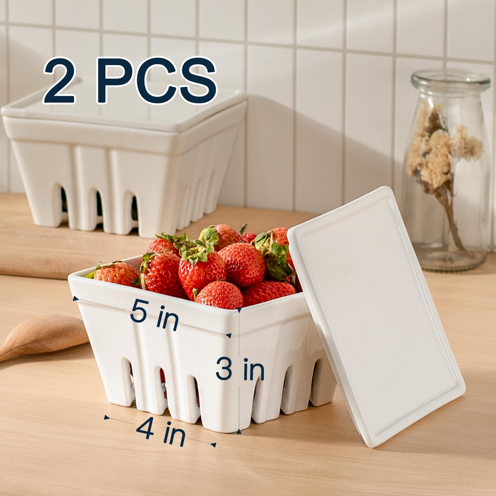 Dizada berry basket with lid preserves freshness and prevents leaks.