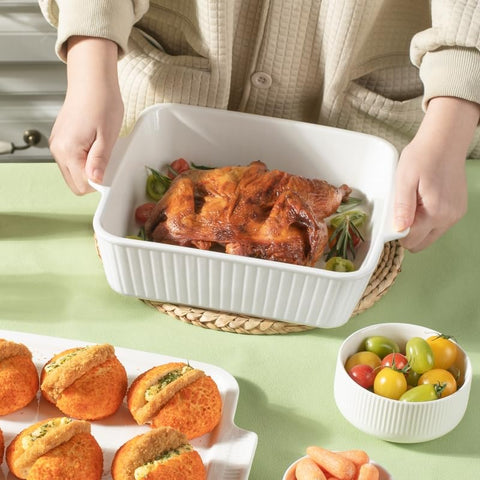 Dizada lid doubles as a small baking tray for quick, simple dishes.