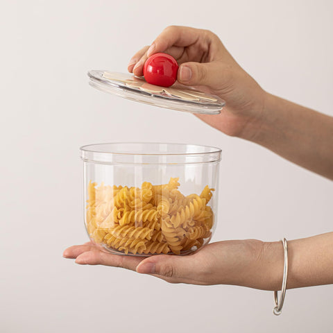 DLRDLR unbreakable plastic jar withstands busy office bumps.