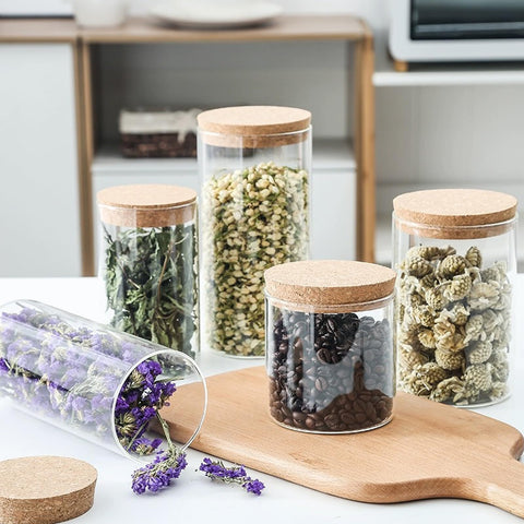 DNIENKGE snacks jar protects treats from air while simplifying pantry access.