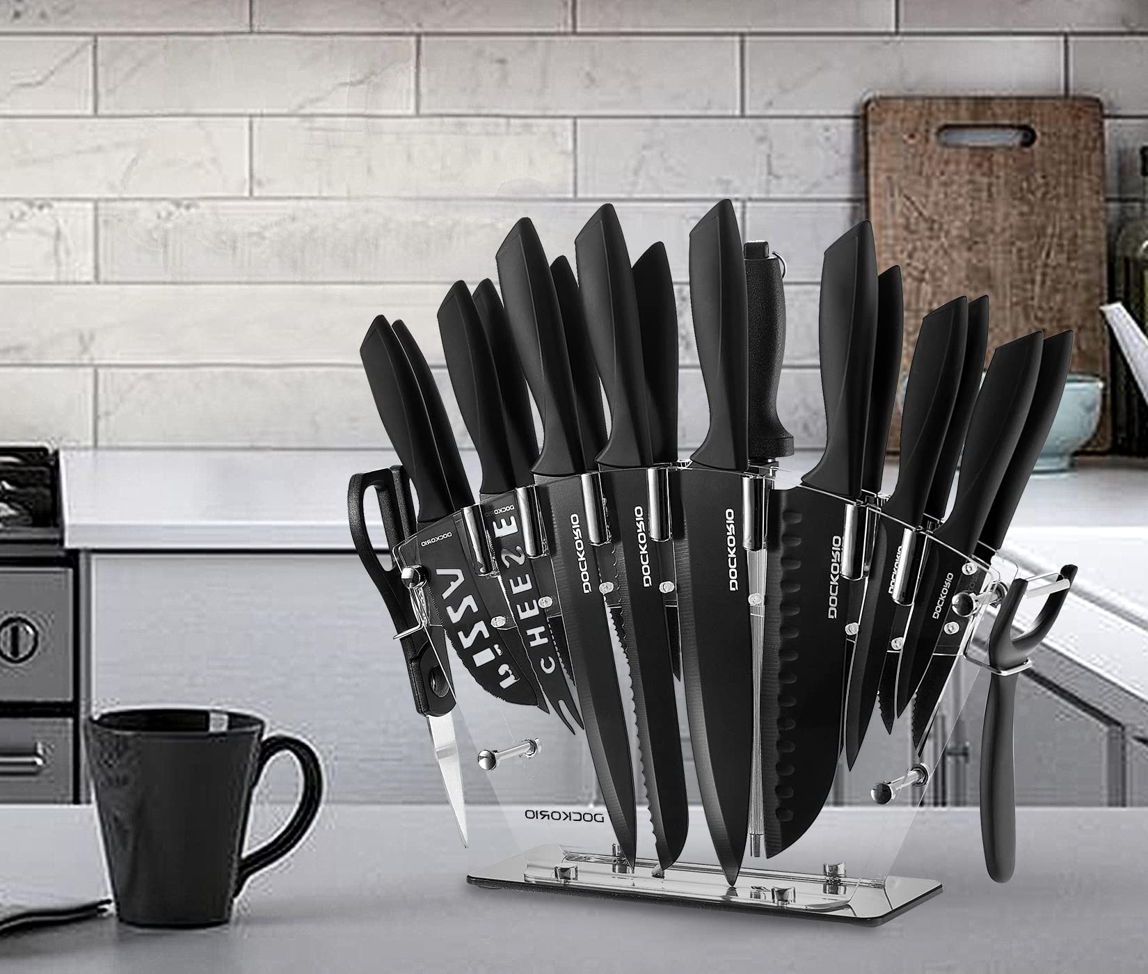 Dockorio included accessories such as peeler, shears, and sharpener beside knives.