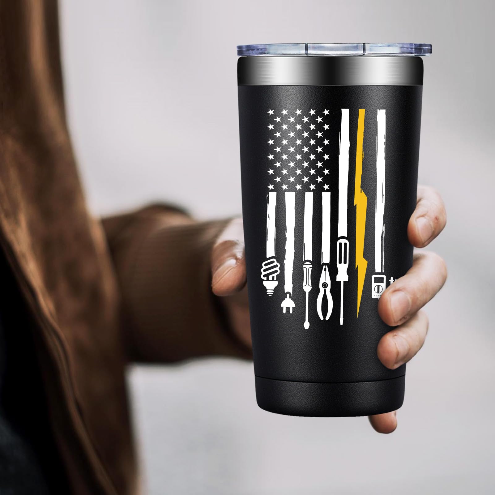 DOEARTE tumbler used for coffee, water, and tea during shifts