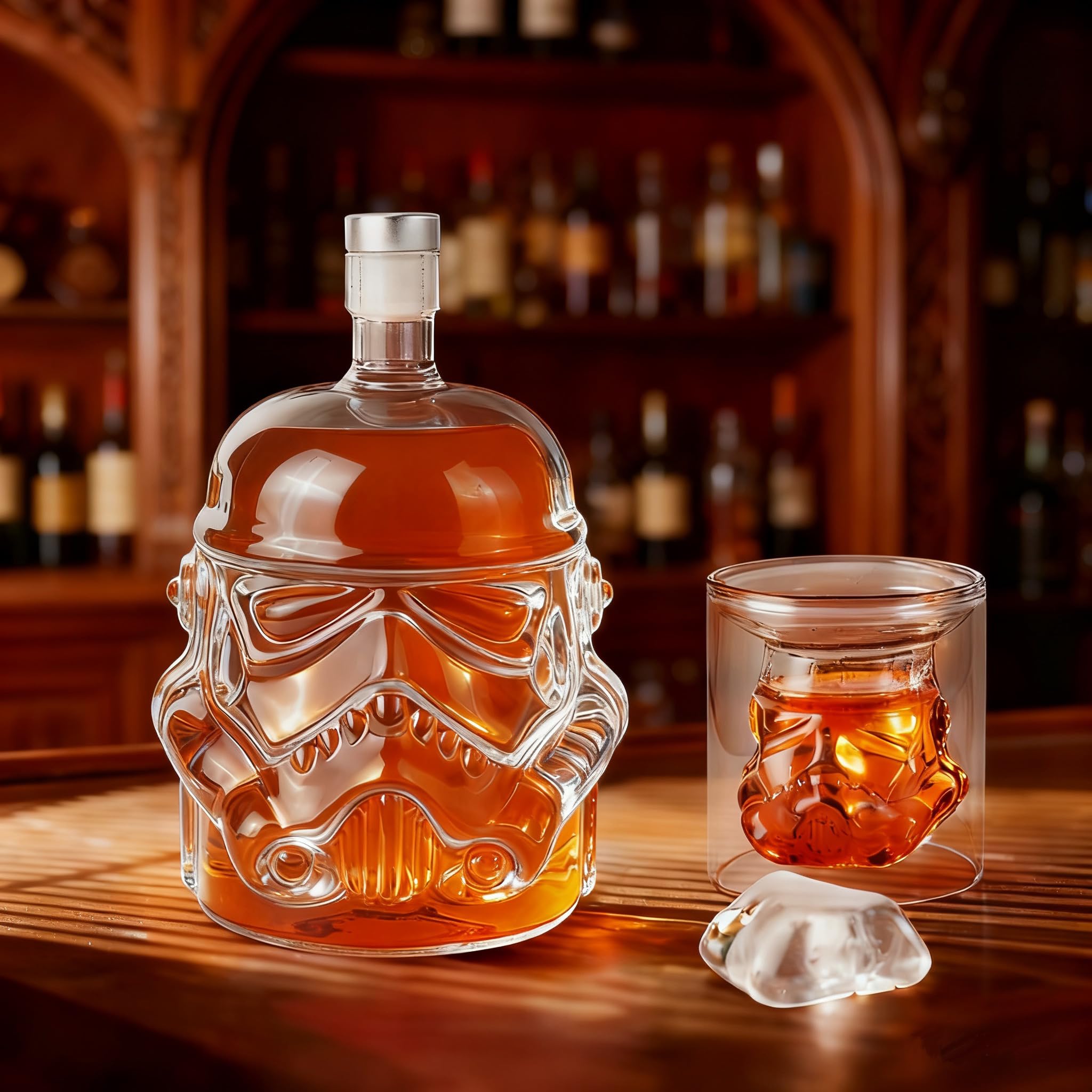 Doiaz clear glass carafe highlights the liquor color