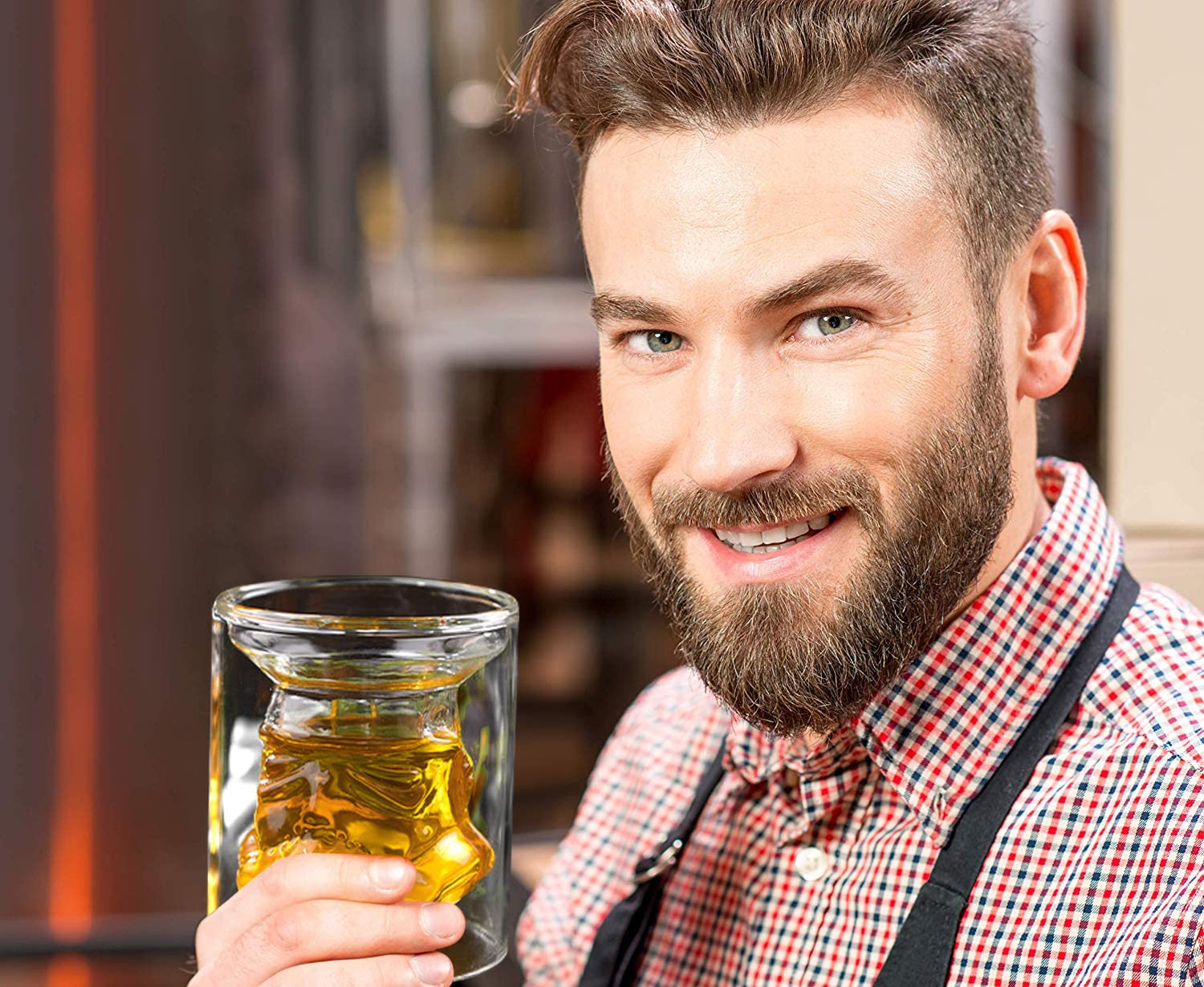 Doiaz transparent decanter glasses add refined flair to gatherings.