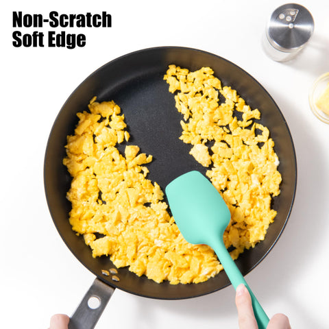Doosu nonstick-safe spatula protects cookware while scraping batter