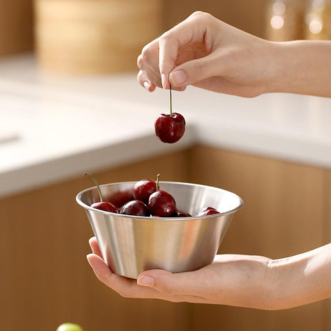 DOPMEP Lightweight stainless steel design resists rust during berry prep