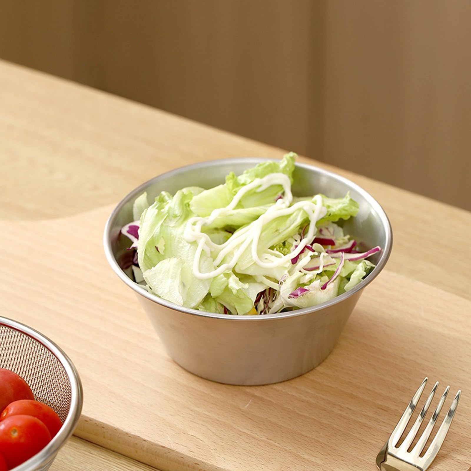 DOPMEP Mini strainer with bowl enables quick berry rinsing and draining