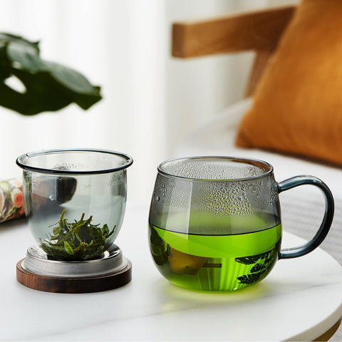 DOPUDO clear borosilicate teacup shows color evolution while steeping.