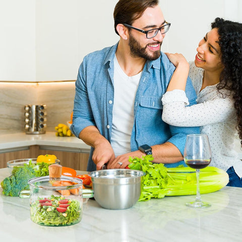 DOPUDO clip-on food strainer adds convenient draining for pasta.
