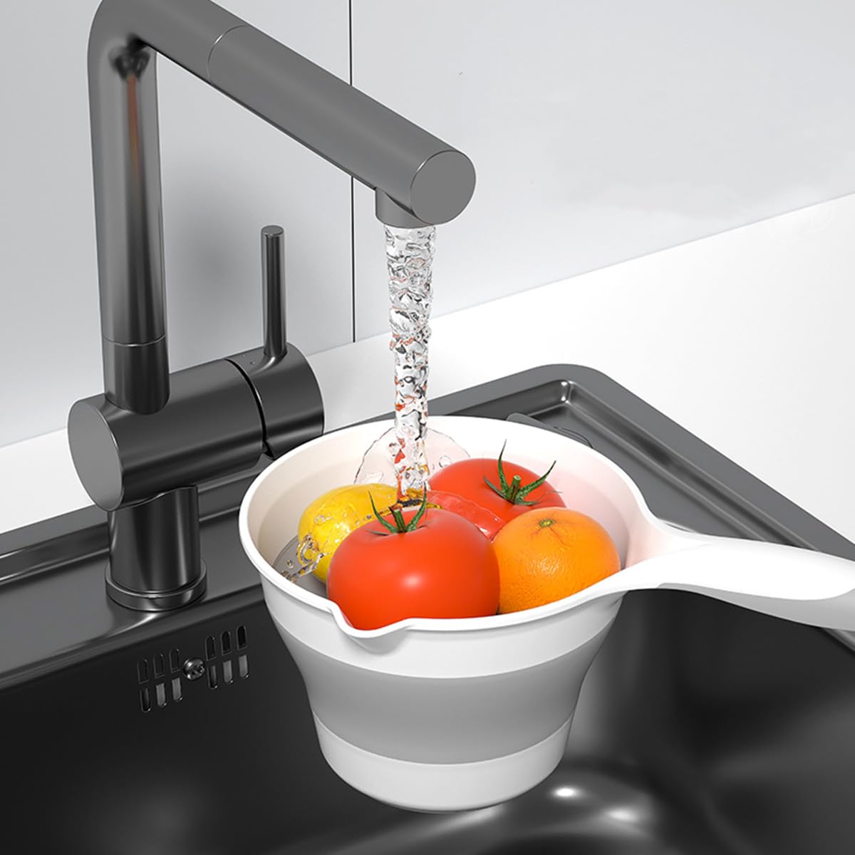 DoroSun compact tub ladle folded flat for simple storage.