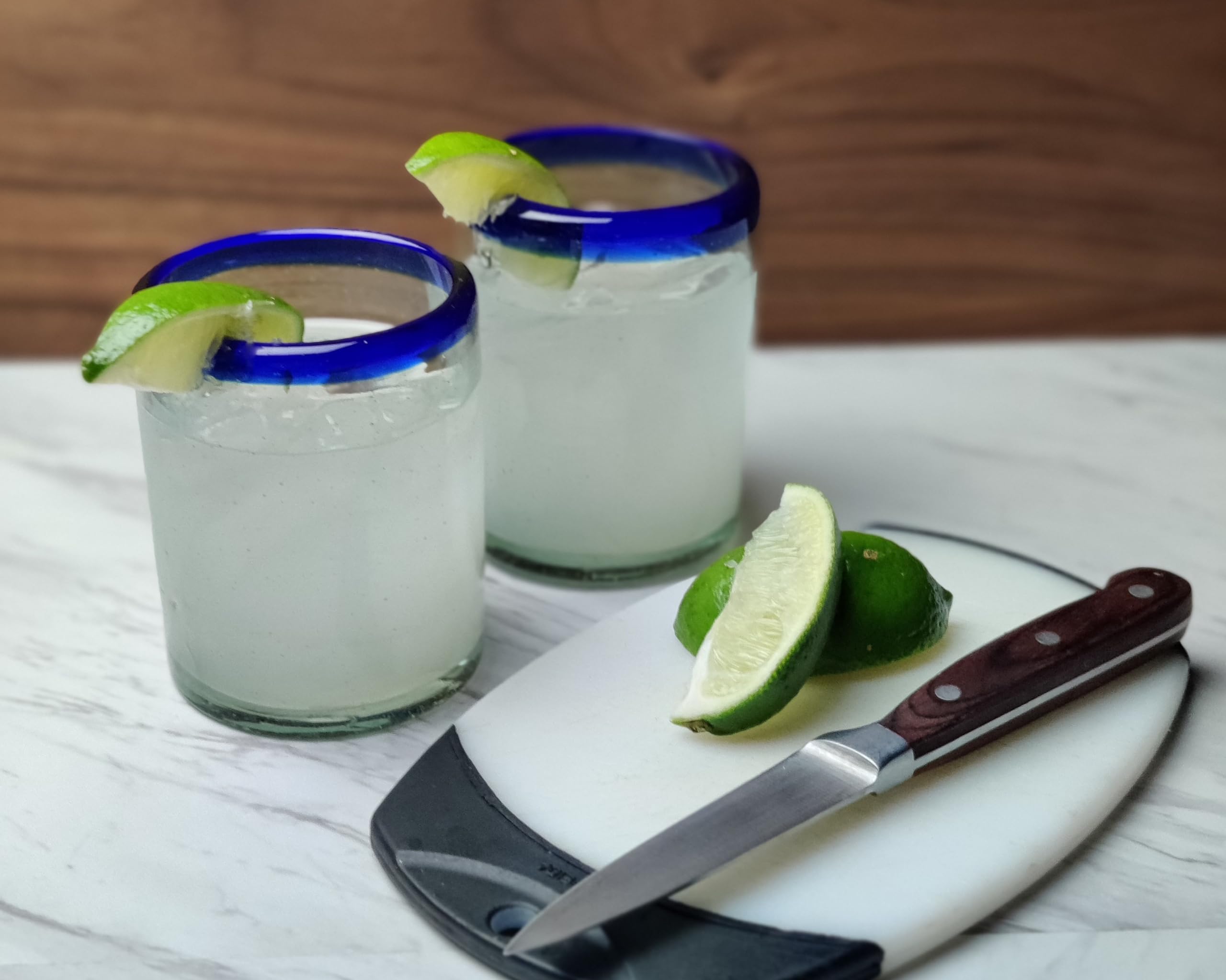 Dos Sueños artisan glass set, cobalt blue rim, reusable and stylish.