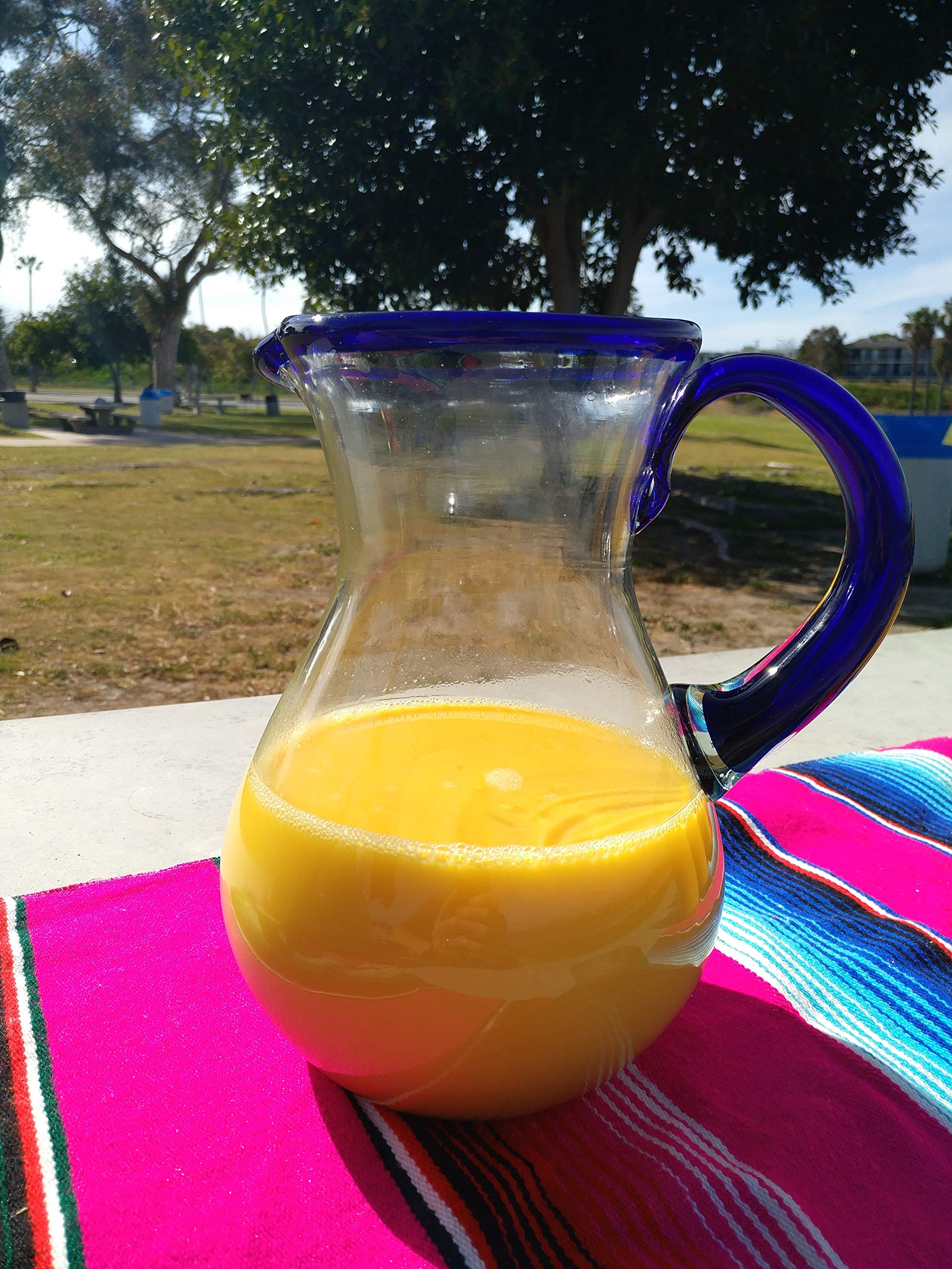 Dos Sueños 84-ounce capacity, perfect for family meals and gatherings.