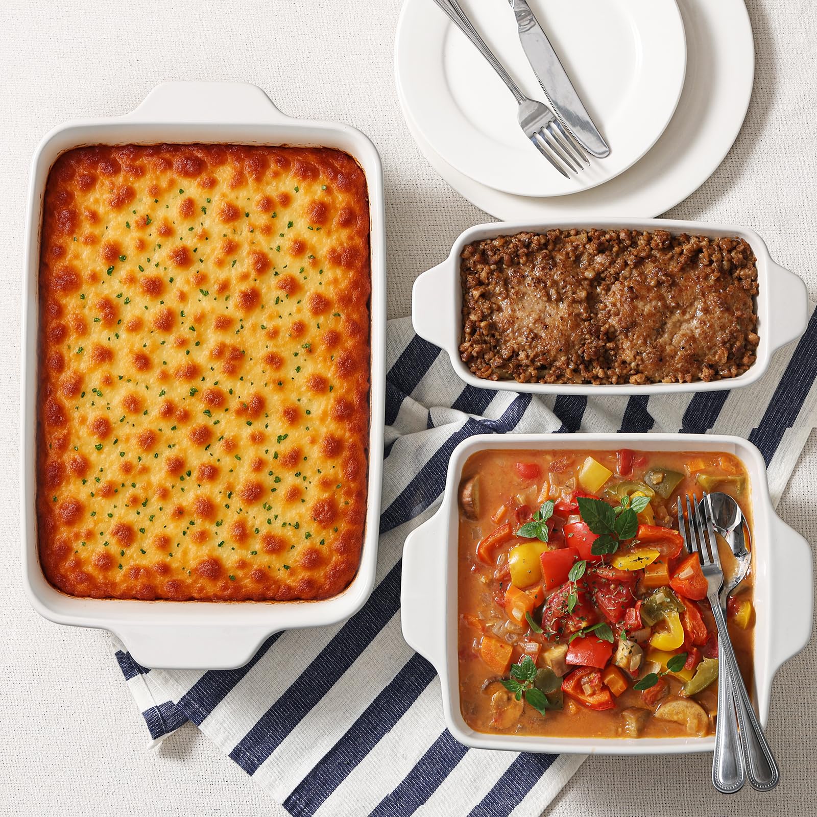 DOWAN gift-ready bakeware set ideal for weddings or housewarmings.